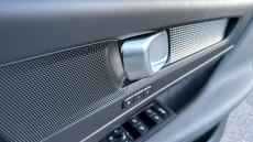 Volvo XC40 2.0 B3P Plus Dark 5dr Auto Petrol Estate